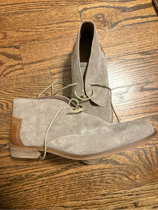 Johnston & Murphy Men\'s Suede Chukka Boots in Beige
